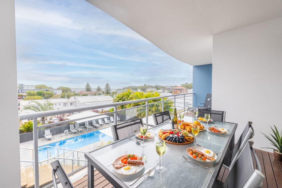 View (from property/room), Balcony/Terrace, Swimming pool
