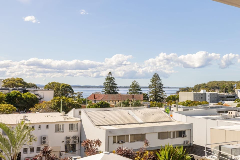 Cote D'Azur 42, 61 Donald St - complex pool, lift, linen, bed making and stunning water views Apartment in Nelson Bay