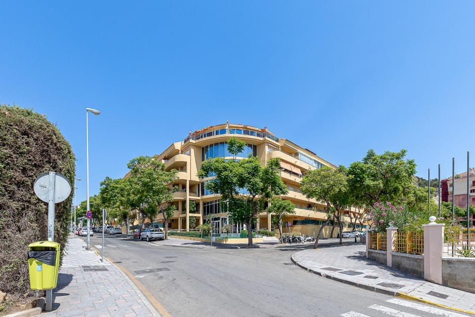 Property building, Day, Neighbourhood, City view, Street view, Location