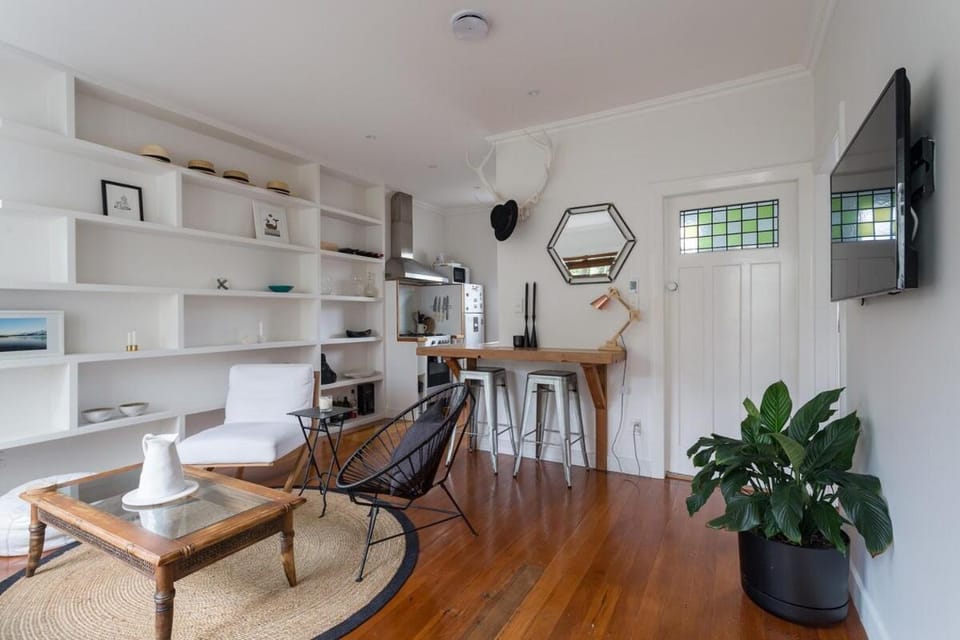 Kohimarama Beach 2 Bedroom Charmer Apartment in Auckland