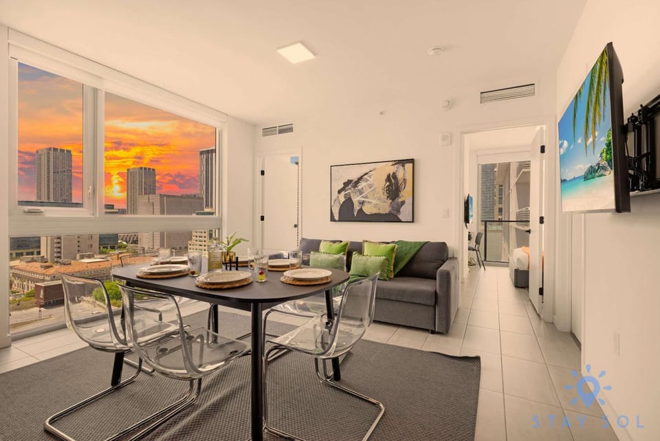 Beautiful 2BR Apartment with gym and Pool House in Miami