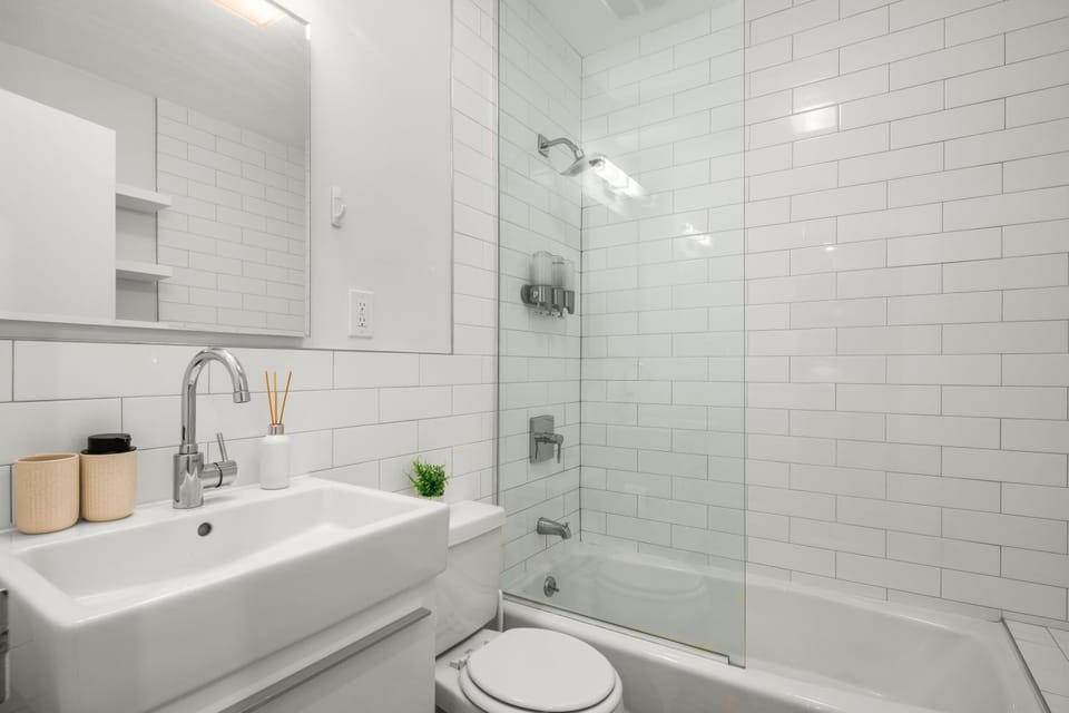 Shower, Toilet, Bathroom, Bath, towels