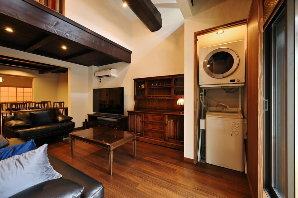 Living room, washing machine, dryer