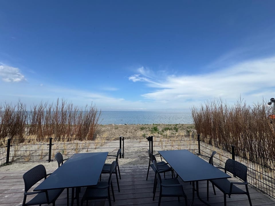 Enkhuizer Strand BeachHouse Deck Acht mit Zaun Nr 408 House in Flevoland, Netherlands
