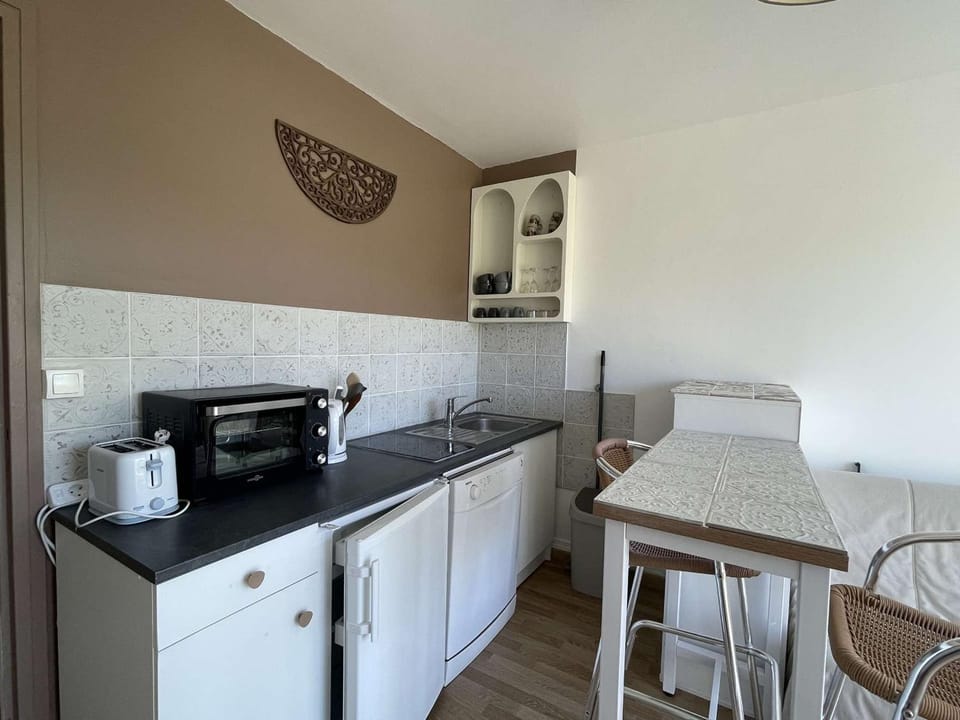 Studio Cabine - Accès Plage - Ascenseur - Parking - FR-1-308-207 Cabin in Le Lavandou