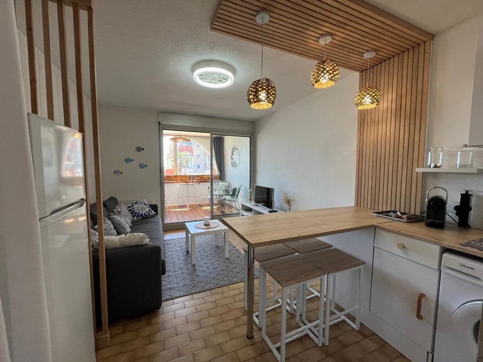 Deux pièces avec vue canal et parking privé à Sète - FR-1-338-616 Apartment in Occitanie