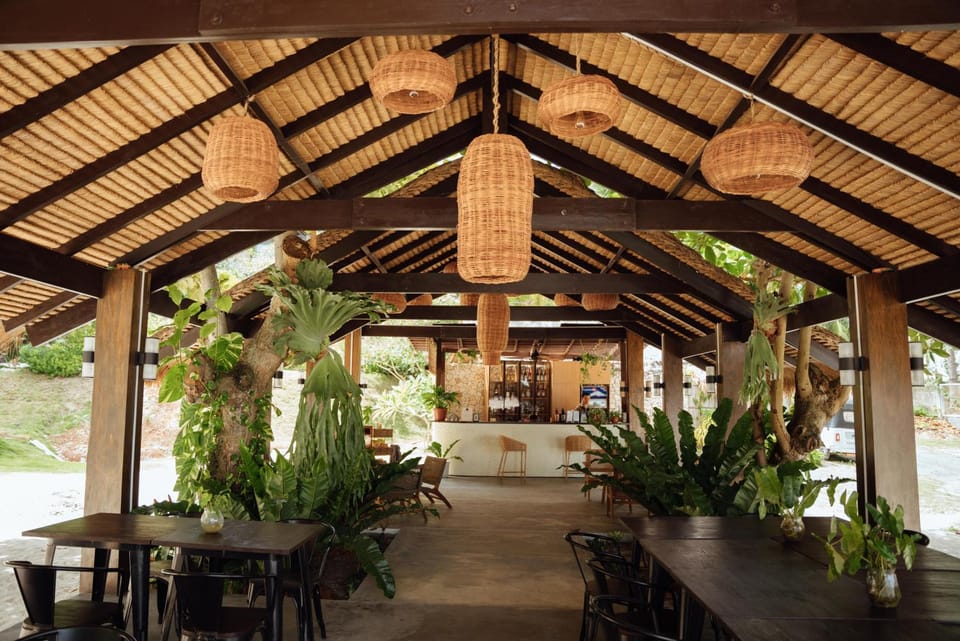 Restaurant/places to eat, Restaurant/places to eat, Lounge or bar