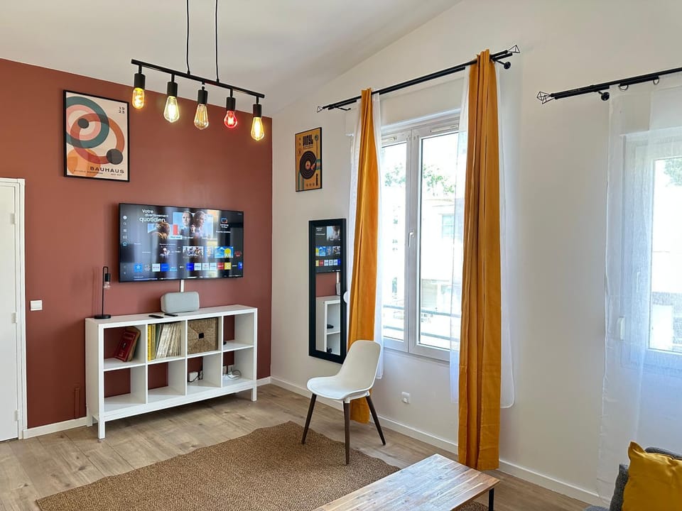 Communal lounge/ TV room, Living room, Seating area