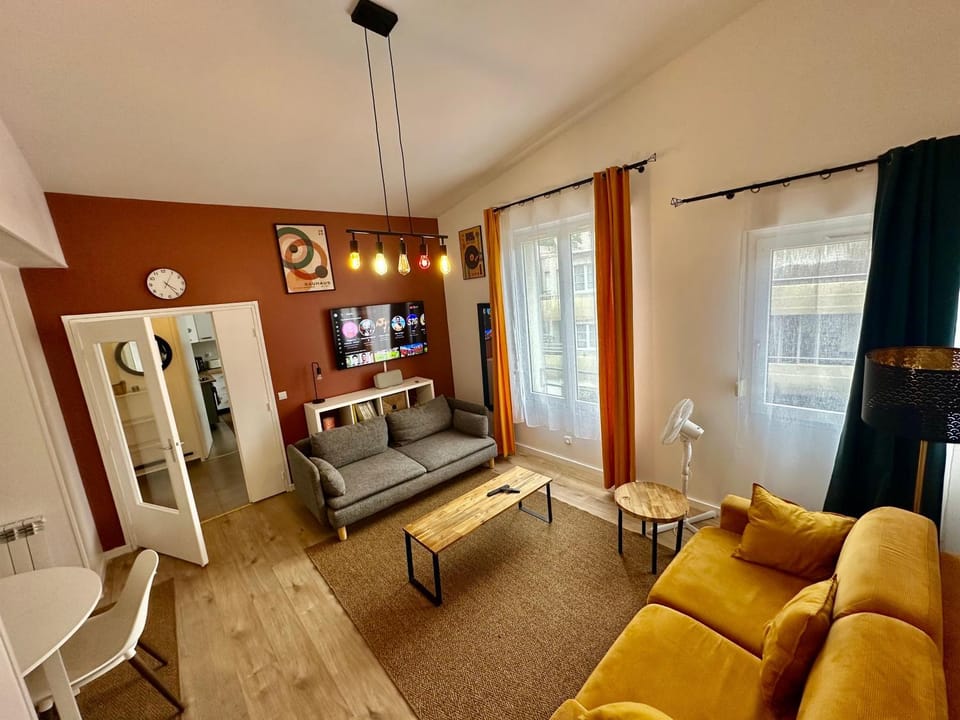 Communal lounge/ TV room