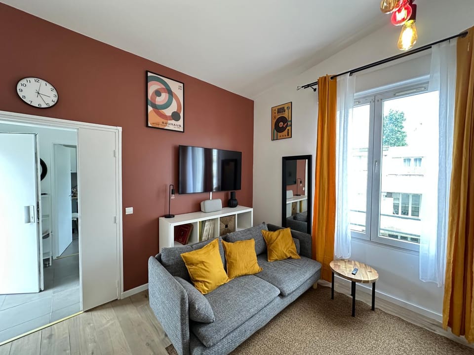 Elegant 2 Bedroom Apartment with Free Parking Paris St-Denis by Immo Kit BNB Apartment in Saint-Denis, France