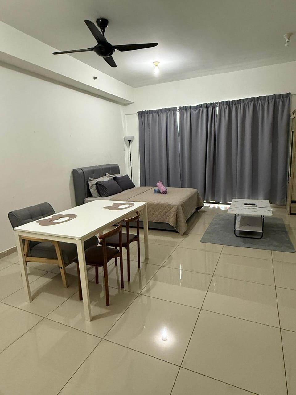 Bed, Living room, Photo of the whole room, Dining area, Bedroom