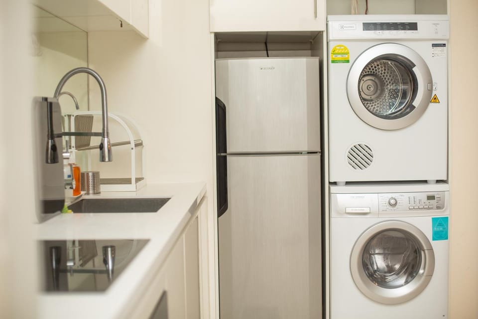 Kitchen or kitchenette, washing machine, dryer