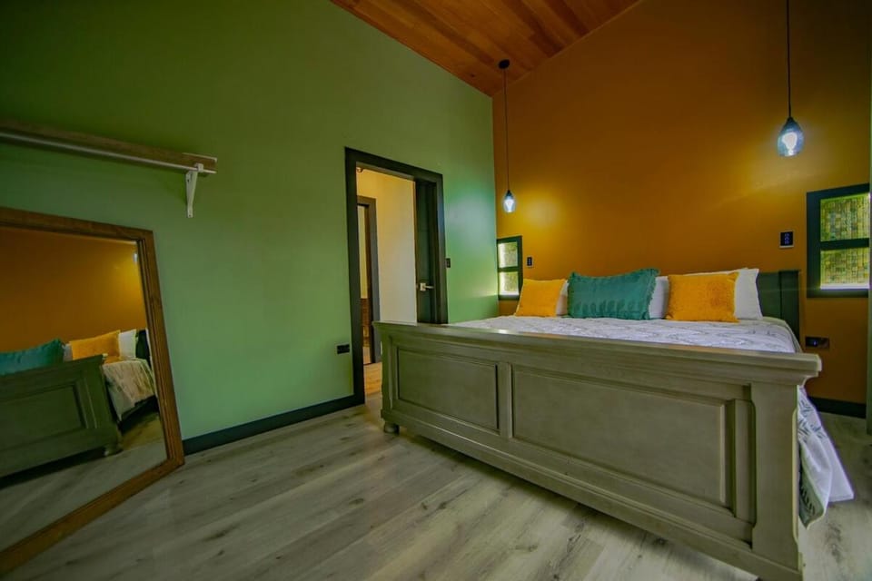 Casa Esmeralda-5min to La Fortuna,King beds & pool House in Alajuela Province