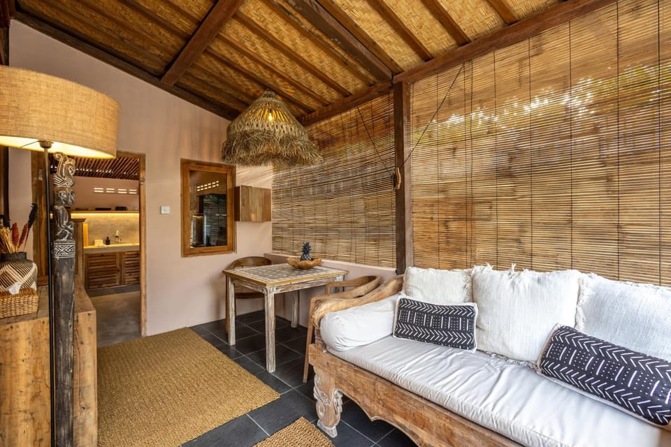 Kitchen or kitchenette, Living room, Seating area
