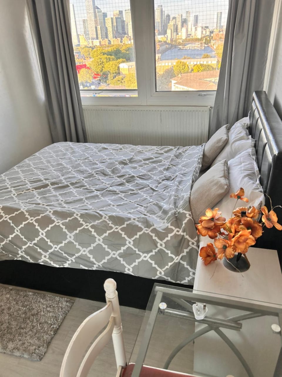 Bed, Photo of the whole room, Bedroom, City view