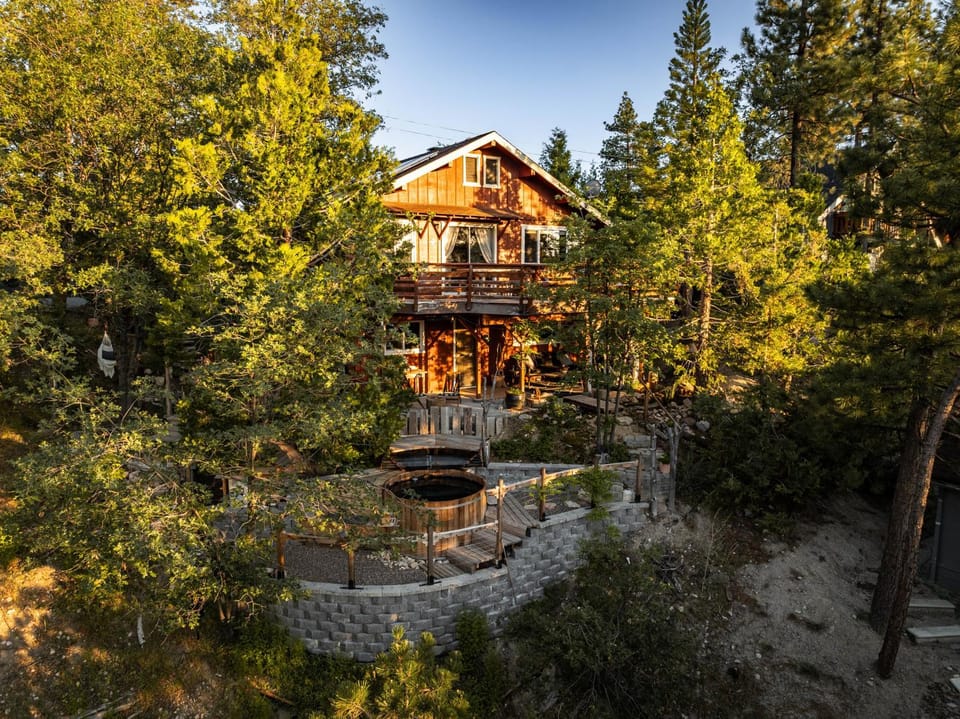 Property building, Spring, Day, Natural landscape, Garden, Garden view