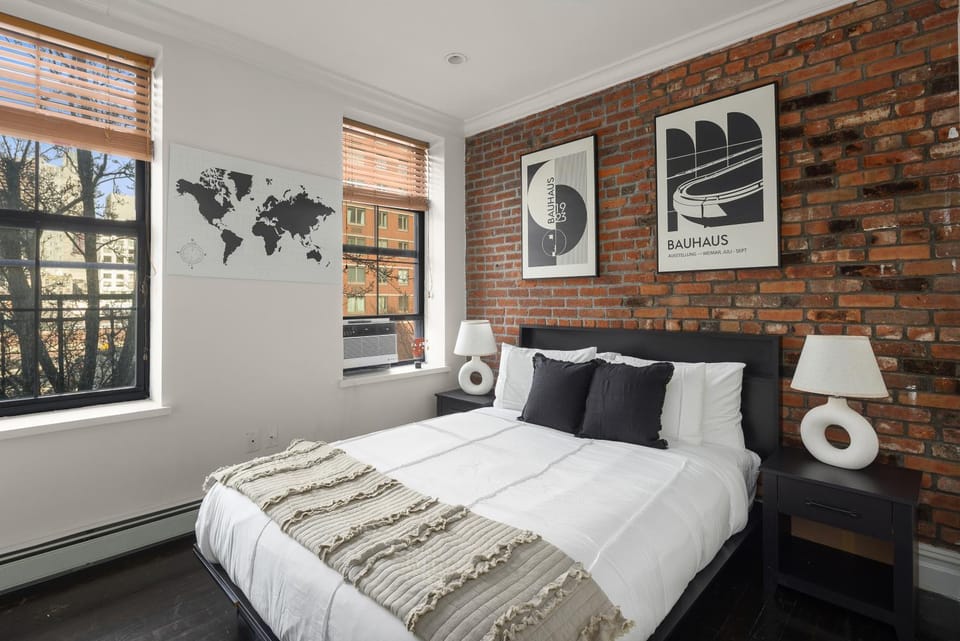 Bed, Photo of the whole room, Bedroom