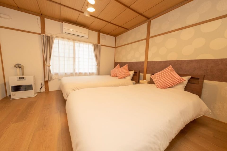 Bed, Photo of the whole room, Bedroom, air conditioner