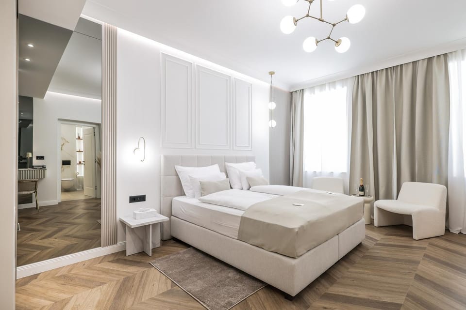 Bed, People, Seasons