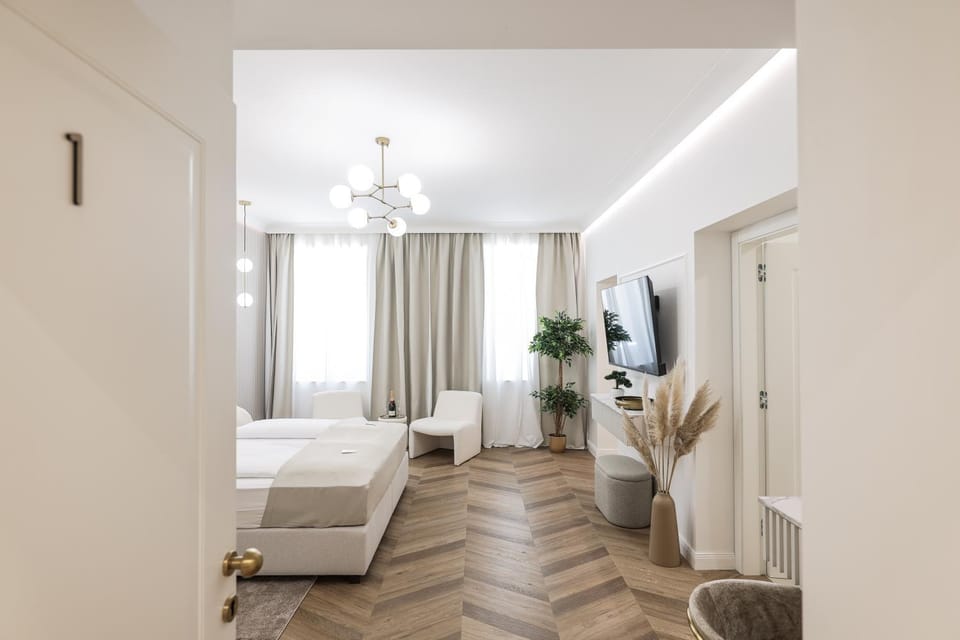 People, Meeting/conference room, Drinks