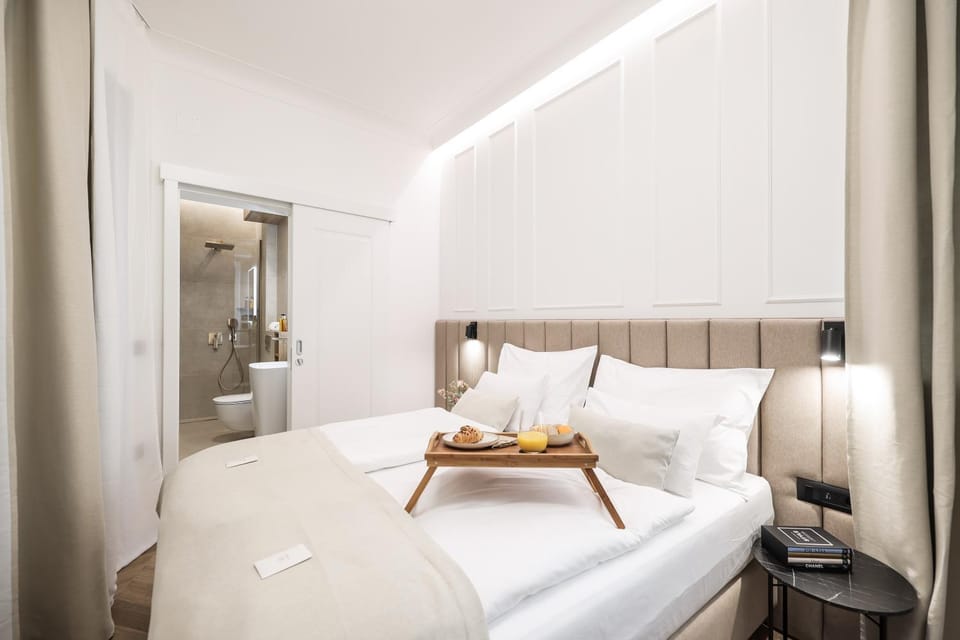 Toilet, Bed, Bathroom, Photo of the whole room, Seating area, Bedroom, towels