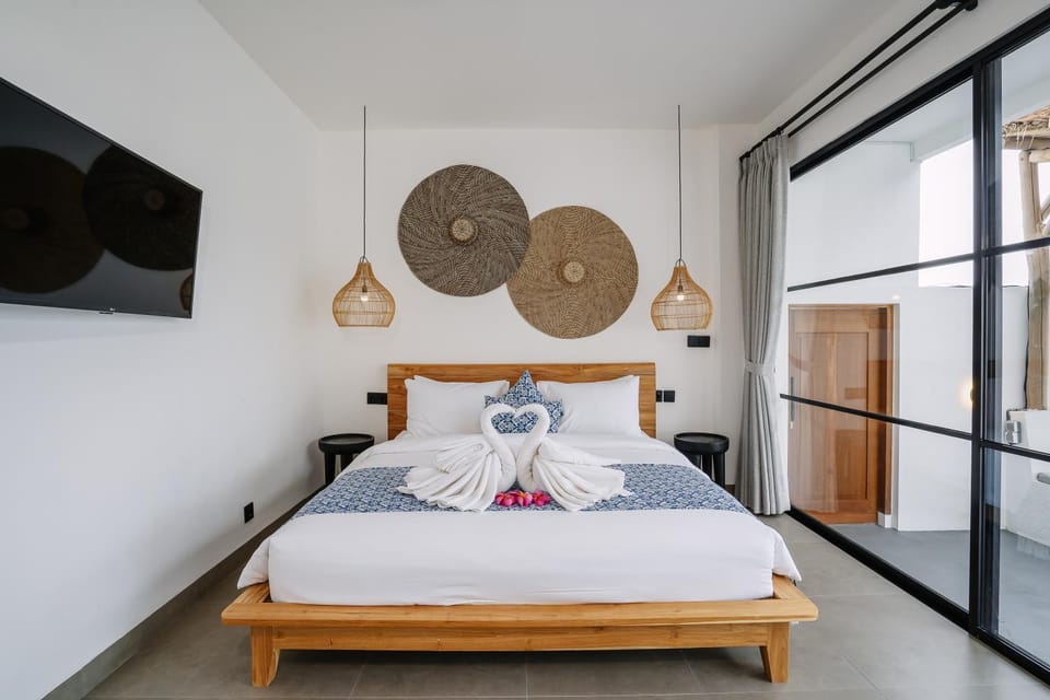 Bed, TV and multimedia, Photo of the whole room, Bedroom, towels
