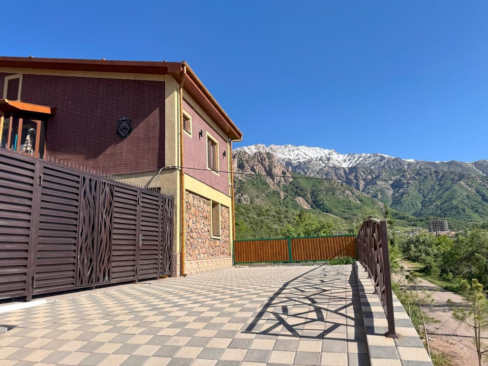 Property building, Day, Natural landscape, View (from property/room), Balcony/Terrace, Mountain view, Parking