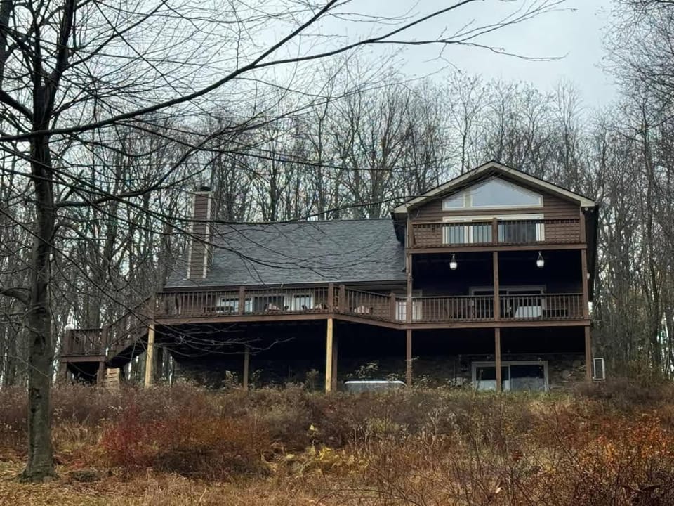 Paws & Peaks Lakeview Lodge Hot Tub Amazing View House in Deep Creek Lake