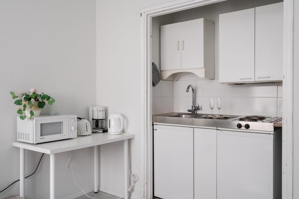 Coffee/tea facilities, Kitchen or kitchenette, stove, toaster