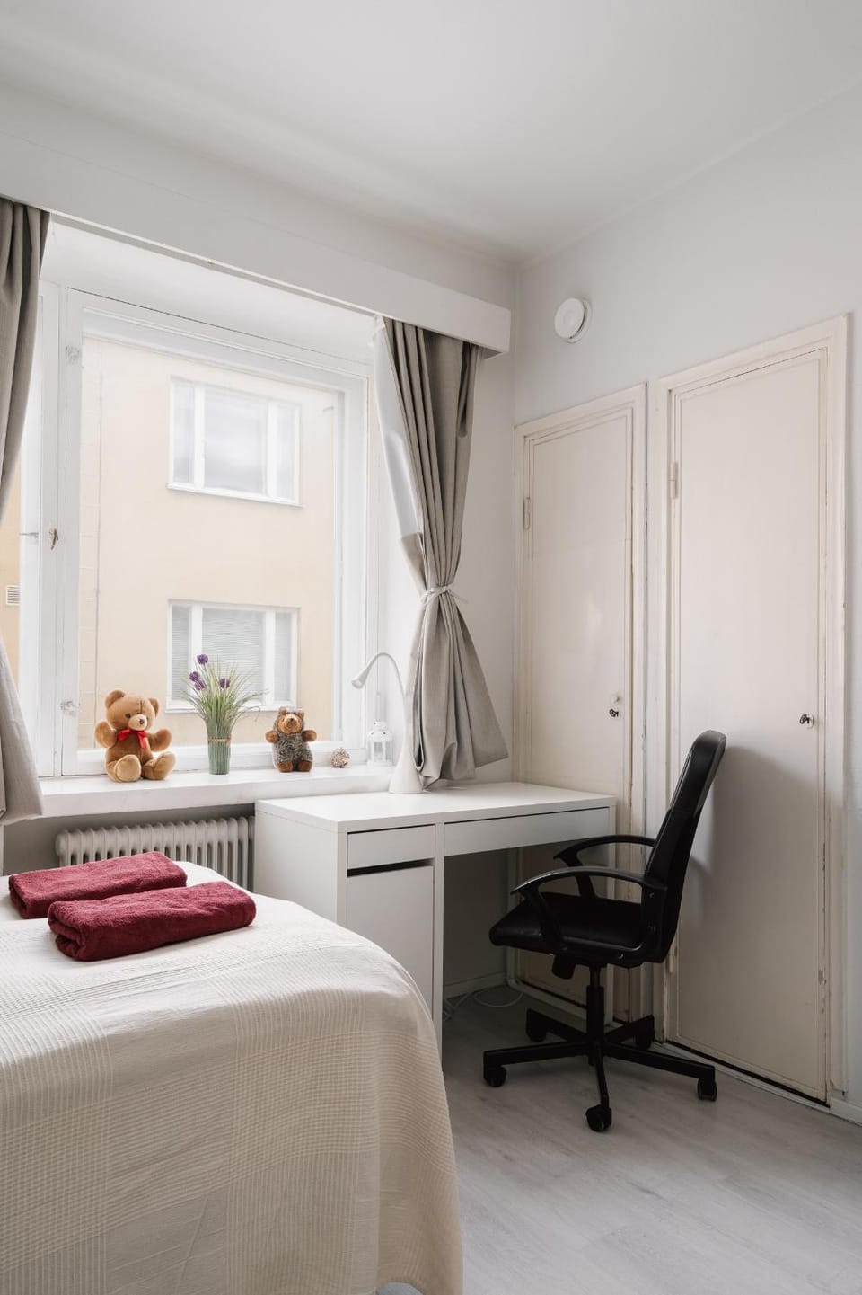 Bed, Living room, Seating area, Inner courtyard view