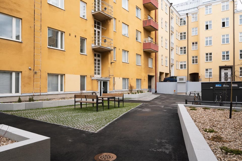 Property building, Spring, Day, Neighbourhood, Location