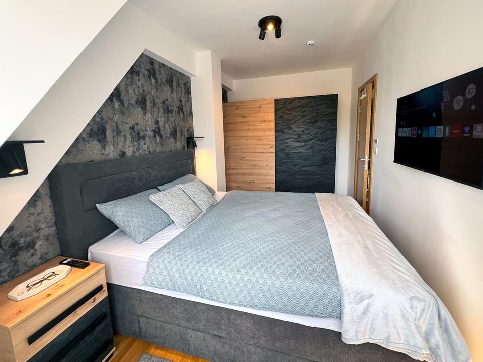 Bed, Bedroom