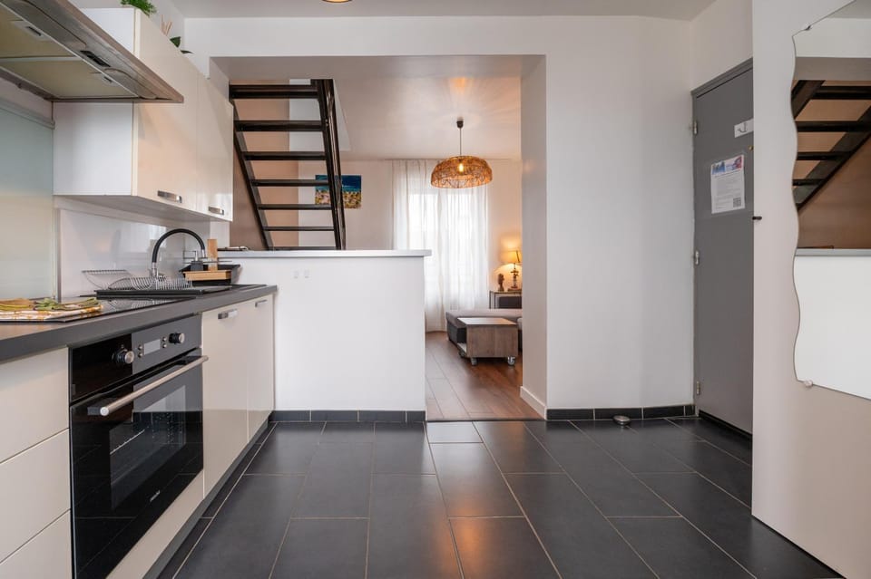 Property building, Kitchen or kitchenette, Living room