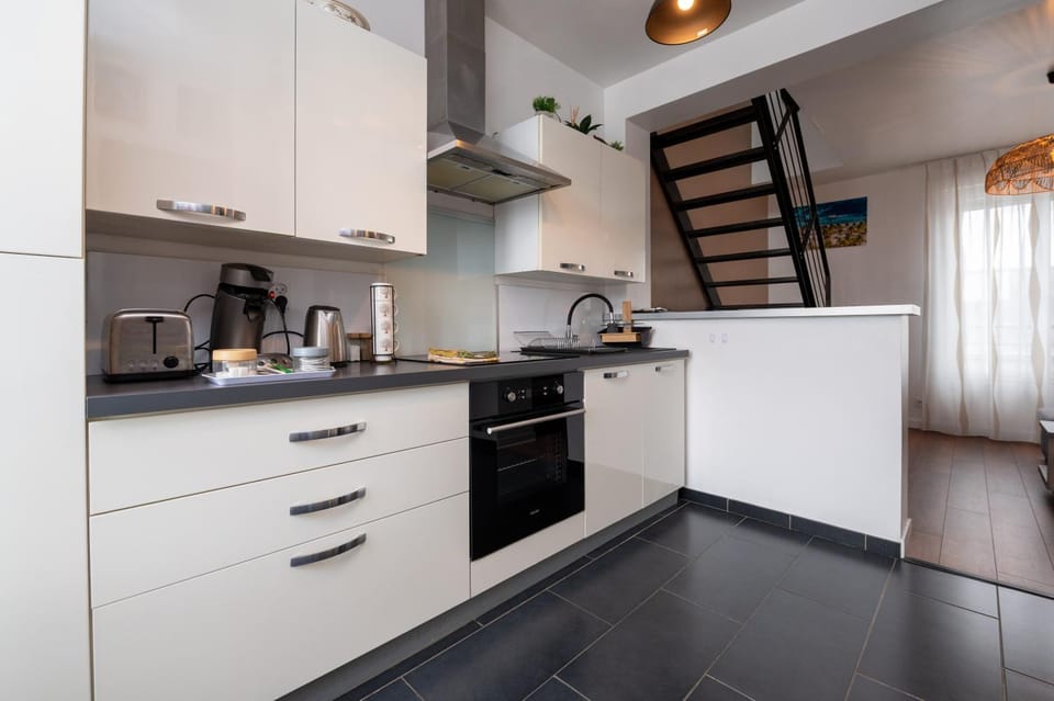 Kitchen or kitchenette, Living room