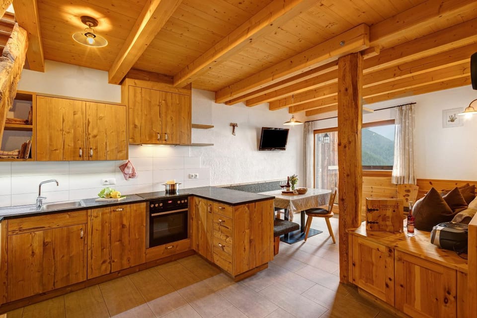 Kitchen or kitchenette, Living room