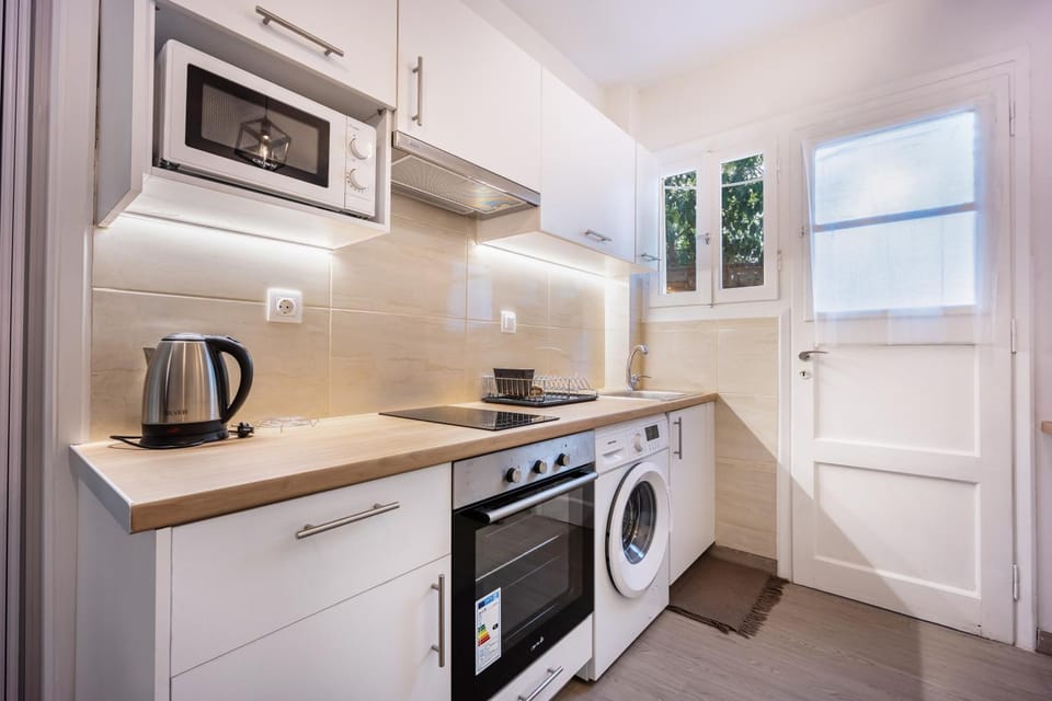 Coffee/tea facilities, Kitchen or kitchenette, oven, pet friendly, stove, toaster, washing machine