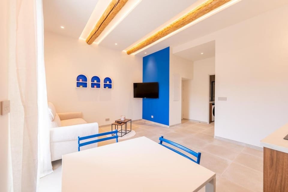 Communal lounge/ TV room, TV and multimedia, Living room
