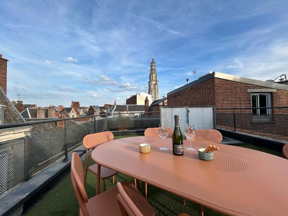 Day, View (from property/room), Balcony/Terrace, Food and drinks, City view, Drinks, Alcoholic drinks