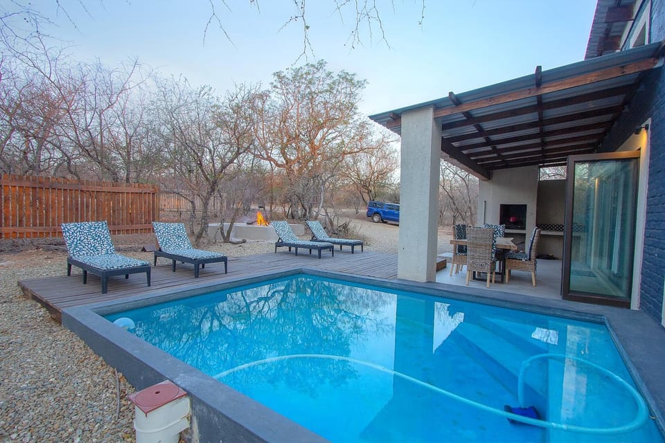 Chui House A Bush Retreat with Pool and AC Near Kruger Gate Villa in South Africa