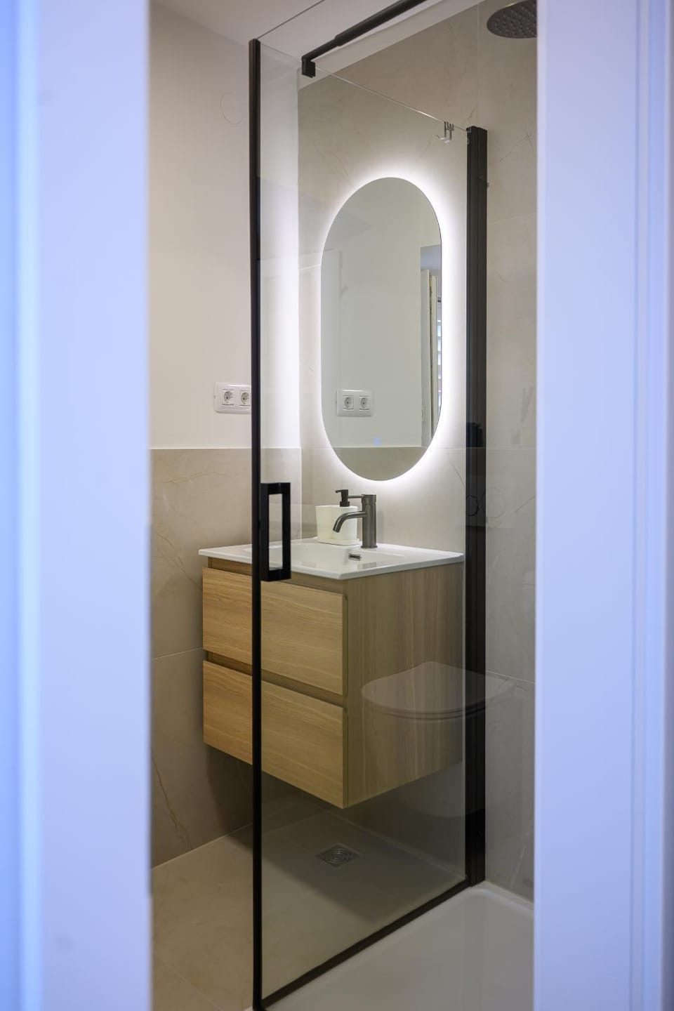 Shower, Toilet