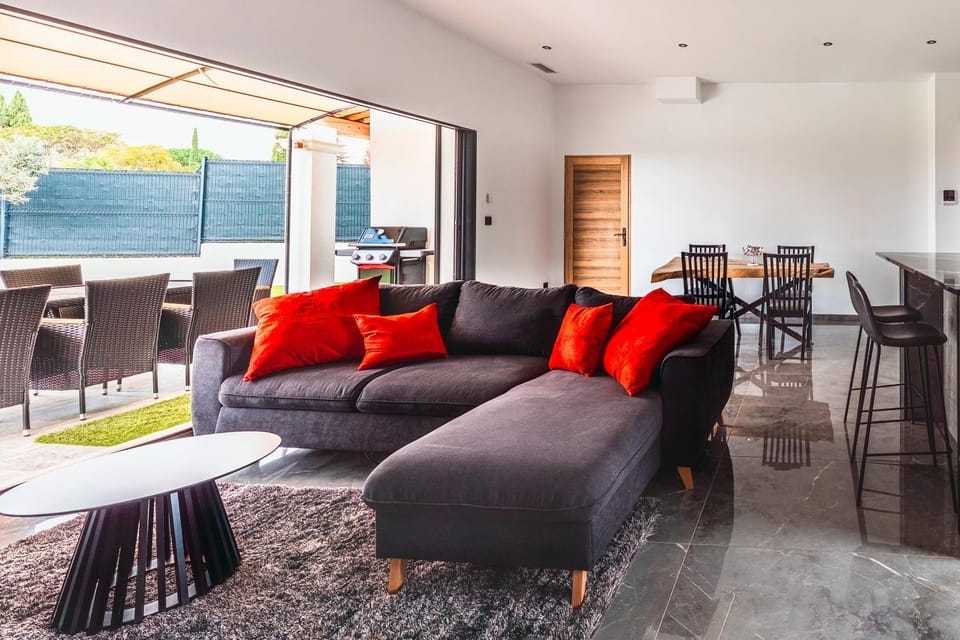 Living room, Seating area, Dining area