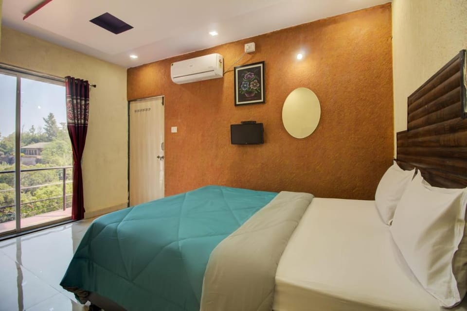Bed, TV and multimedia, Photo of the whole room, Bedroom, air conditioner