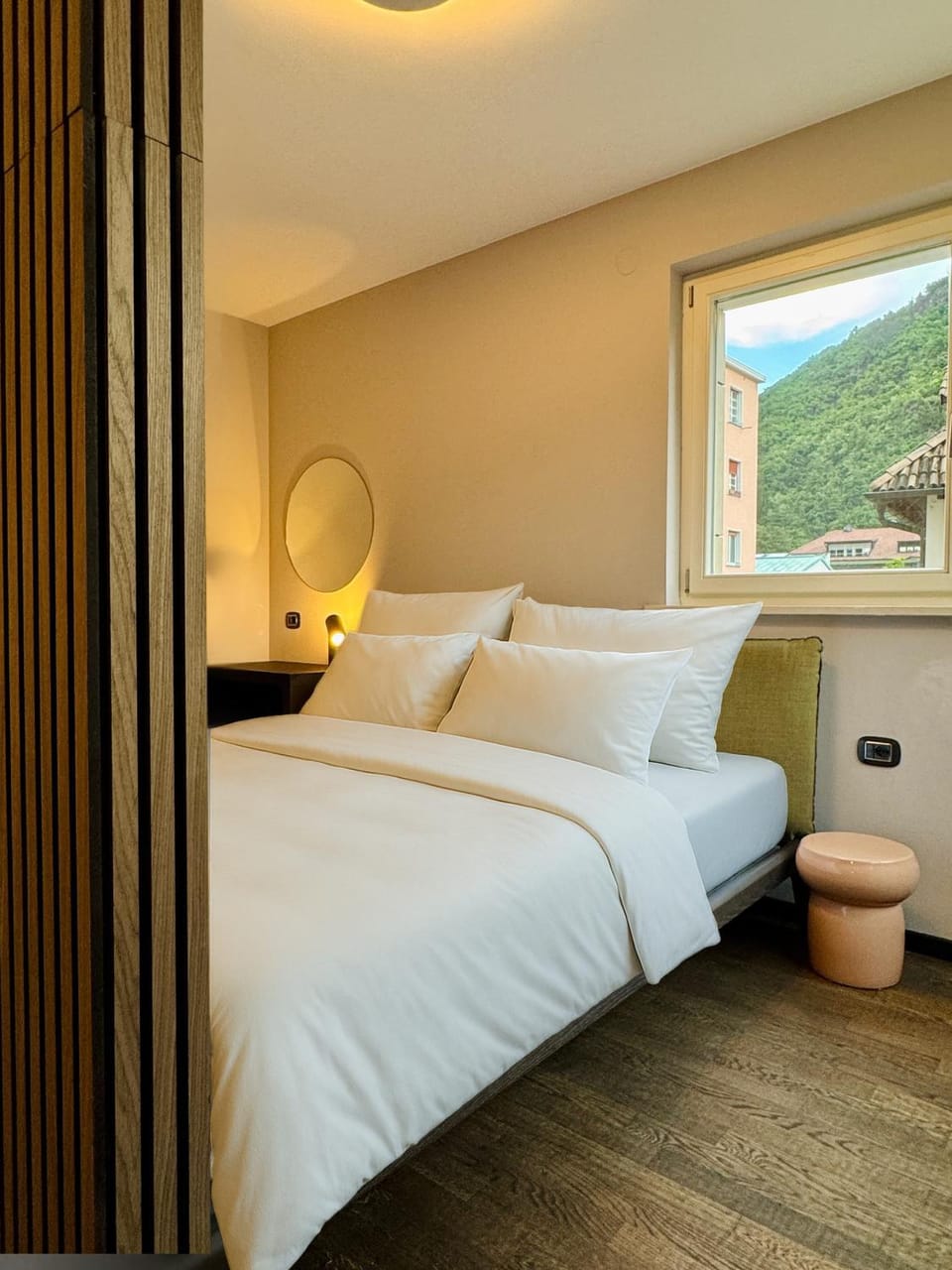 Bed, Photo of the whole room, Bedroom, Mountain view