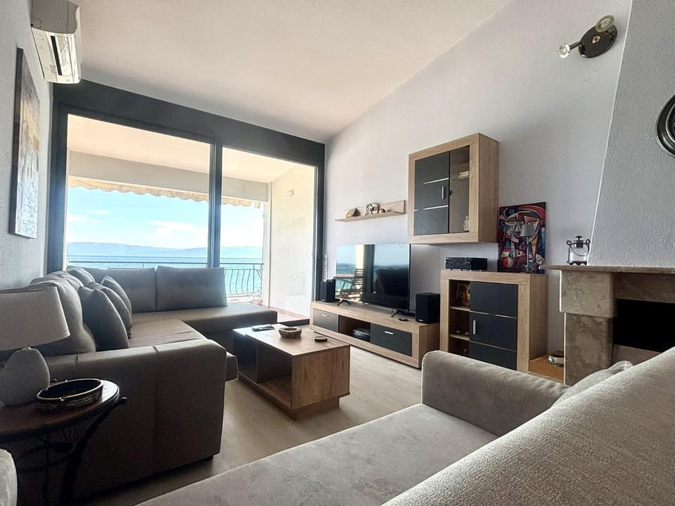 Communal lounge/ TV room, TV and multimedia, Living room, Seating area