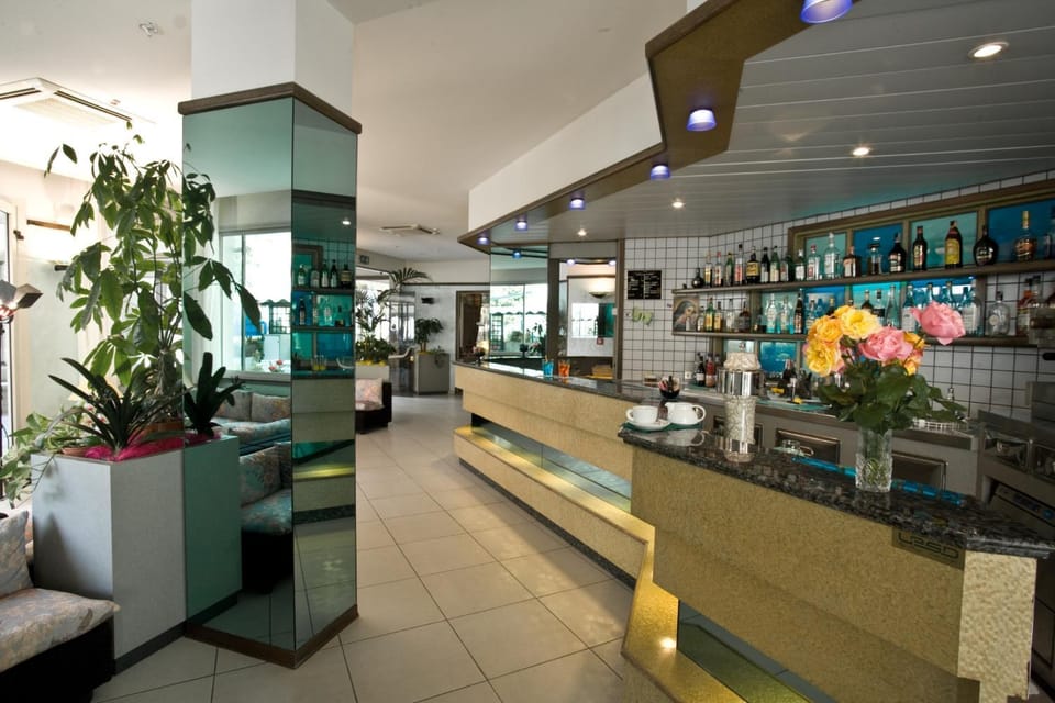 Lounge or bar, Lounge or bar