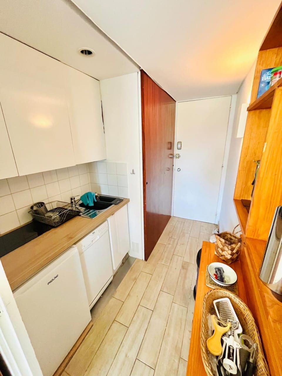 Coffee/tea facilities, Kitchen or kitchenette, minibar, stove