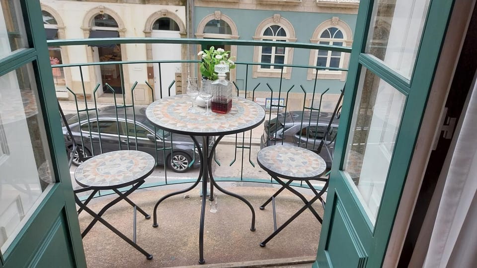 View (from property/room), Balcony/Terrace, Dining area