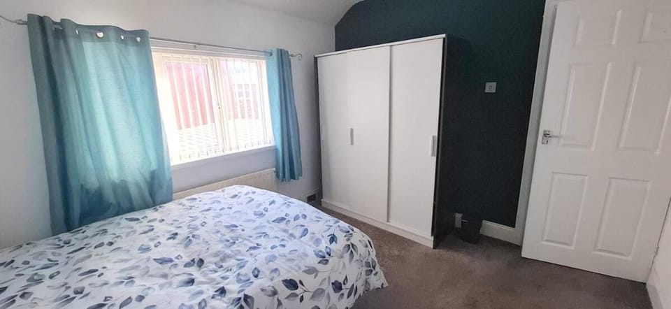 Modern 3 bedroom 2 bathroom Free Wifi Central Location House in Middlesbrough