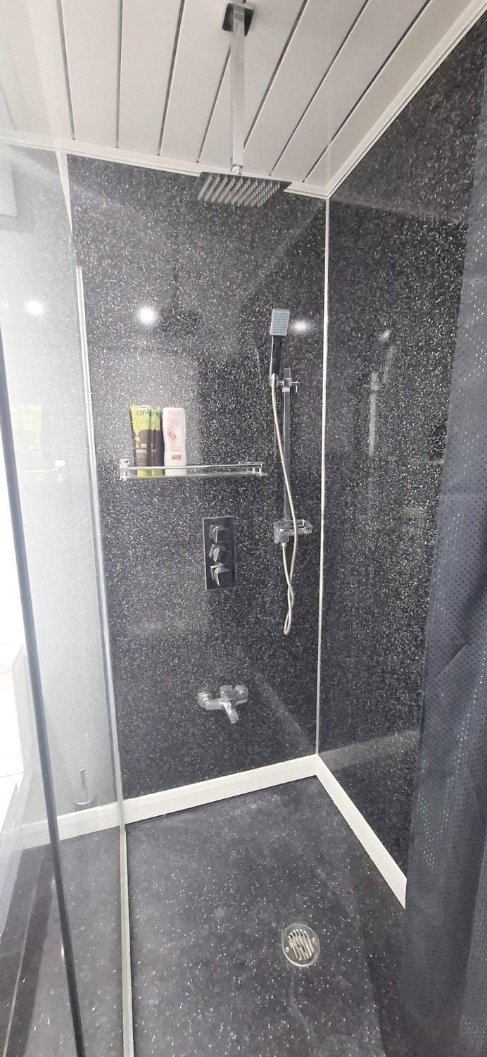 Modern 3 bedroom 2 bathroom Free Wifi Central Location House in Middlesbrough