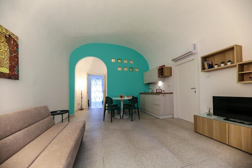 TV and multimedia, Kitchen or kitchenette, Living room